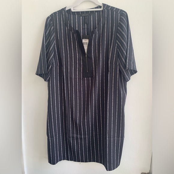 NWT BCBG MazAzria Short Sleeve Shift Woven Dress Black and White Stripe - L - Picture 2 of 4
